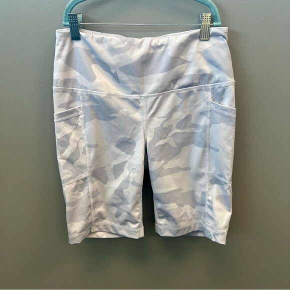 Yogalicious Bike Shorts, White/Gray Camo, Size Medium - Picture 1 of 5
